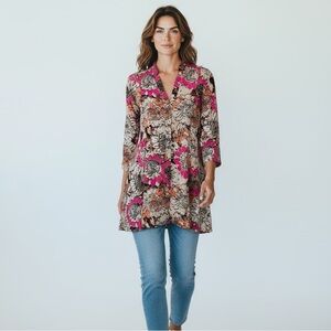 MASAI - SZ SMALL & OVERSIZED - VIBRANT FLORAL PATTERN - TUNIC TOP- POCKETS - B10